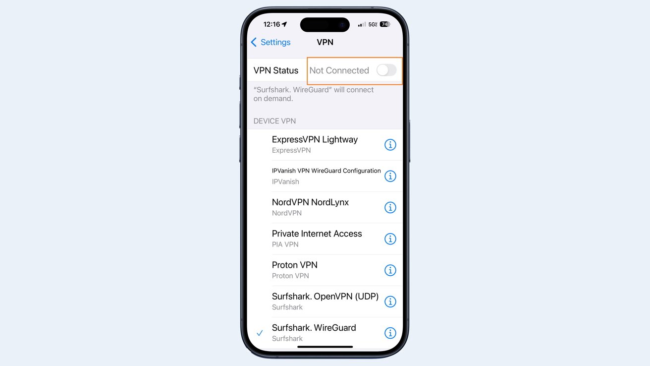 iPhone zobrazující nastavení VPN s více uvedenými možnostmi VPN, jako je ExpressVPN, NordVPN, Proton VPN a Surfshark. Stav VPN se zobrazuje jako „Nepřipojeno“.