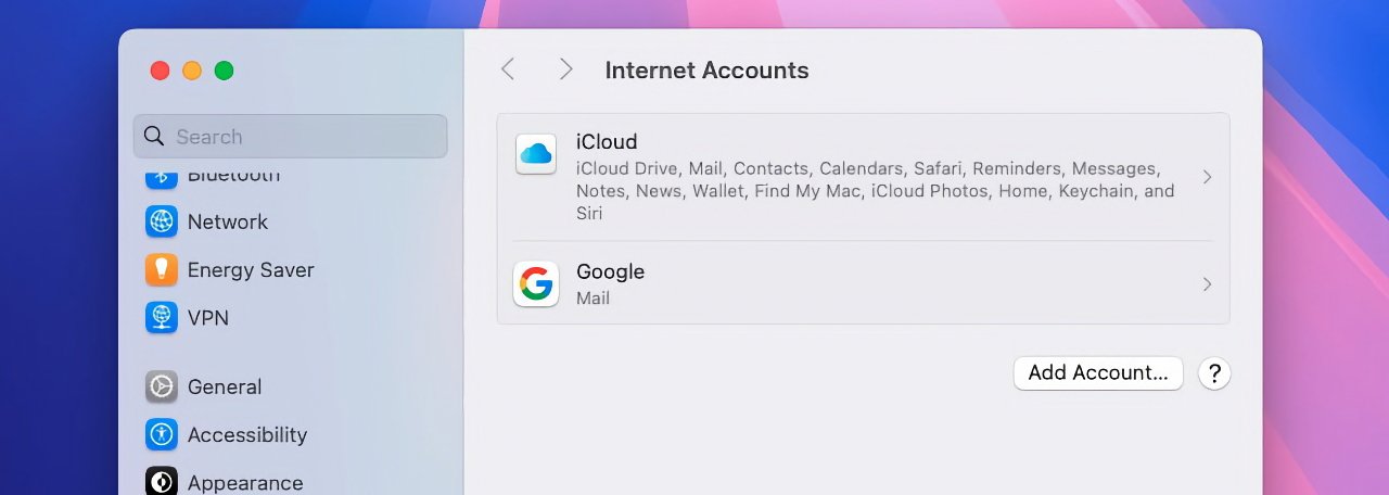 Okno nastavení systému Mac OS zobrazující internetové účty s uvedenými účty iCloud a Google. Vlevo se zobrazí ikony pro Bluetooth, Síť, Úspora energie a další nastavení.