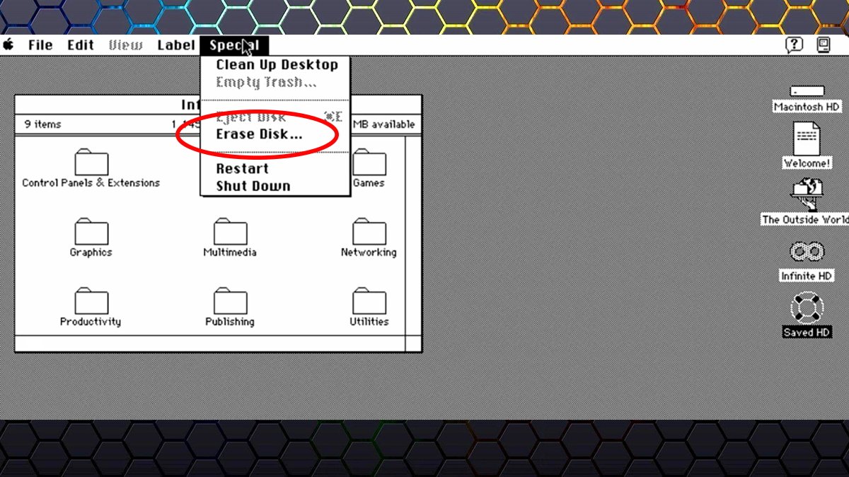 Klasické rozhraní Macintosh zobrazující nabídku s 'Erase Disk'.