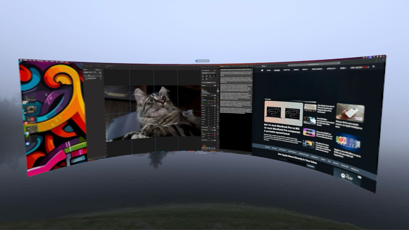 Nastavení plochy virtuální reality se třemi zakřivenými obrazovkami zobrazujícími barevnou grafiku, softwarem pro úpravu fotografií koček, články a zamlženým venkovním pozadím.