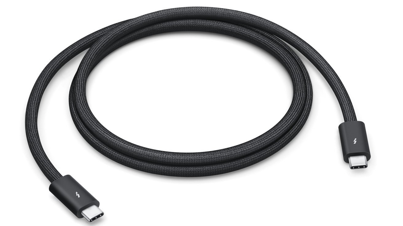 Stočený černý Thunderbolt kabel s USB-C konektory na obou koncích.